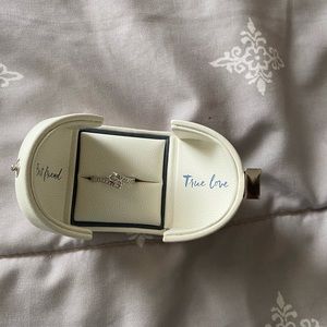 3/4 karat EverUs diamond ring size 7